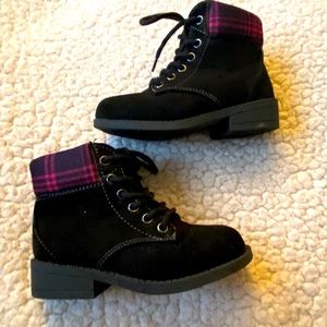 Girl’s Black Boots